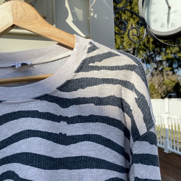 Splendid Zebra Print Cropped Crewneck - Picture 4 of 6